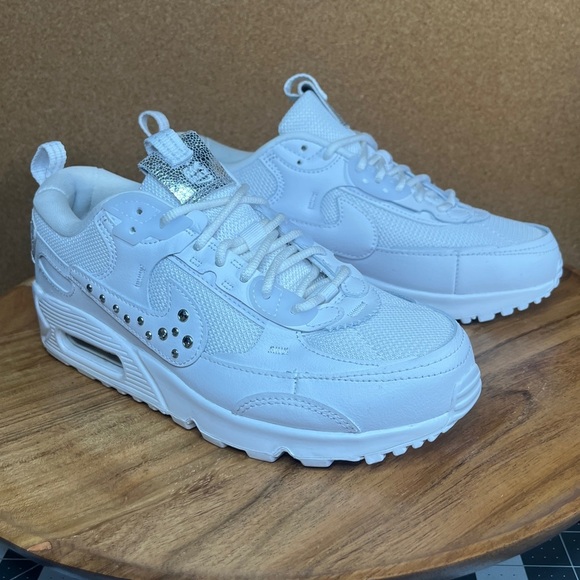 Nike
Air max 90 futura
Studded swoosh’
Brand new - Picture 2 of 12
